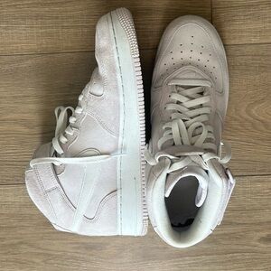 Nike Air Force 1 Mid "Venice"
#streetwear #Nike #sneakers #shoes